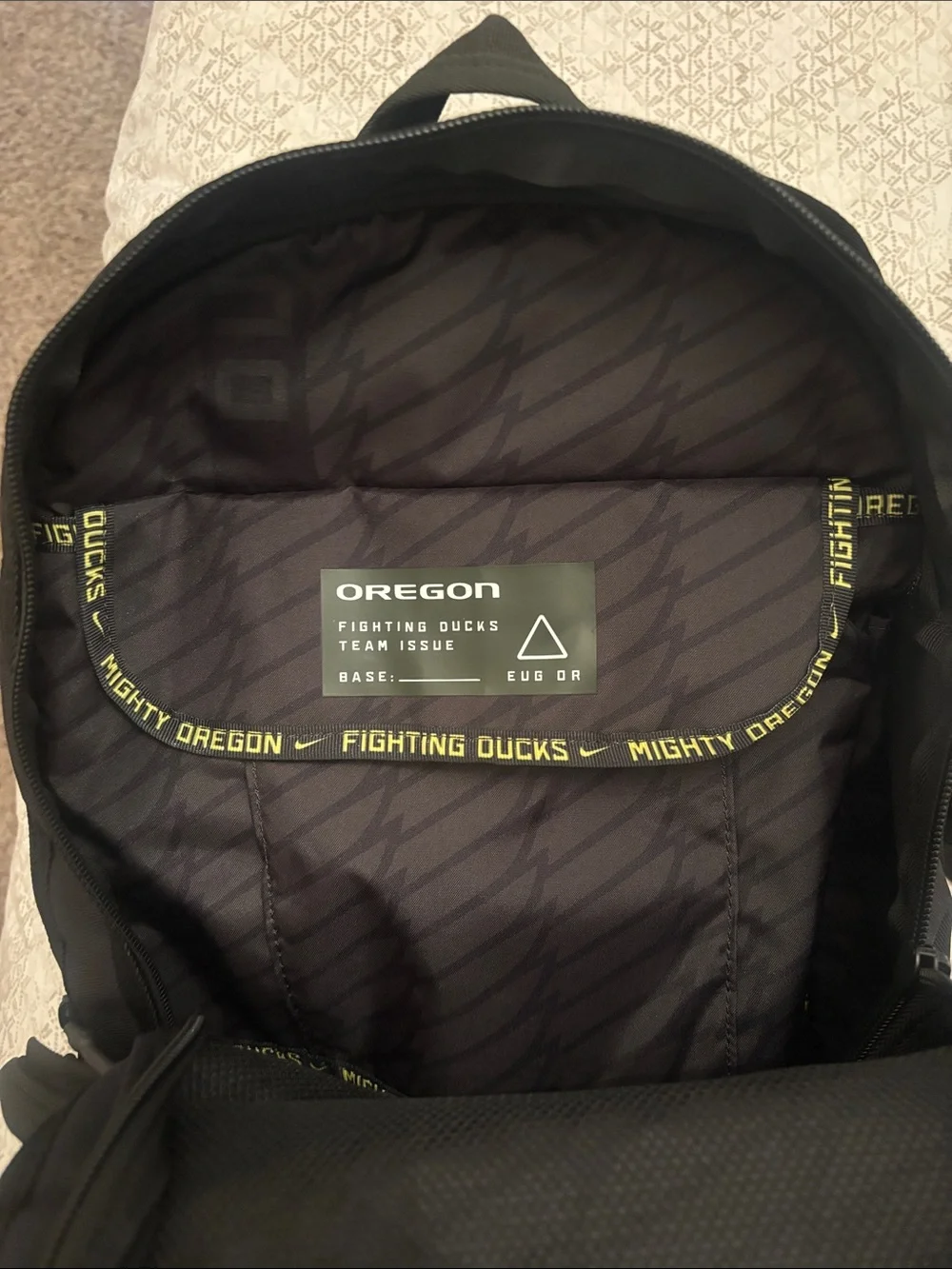 Nike Men's Black & Gray Graphic Backpack - Team Issued Oregon Ducks
